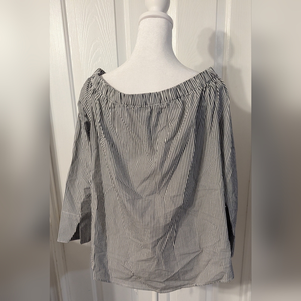 Forever 21 pinstripe off the shoulder blouse Sz: M